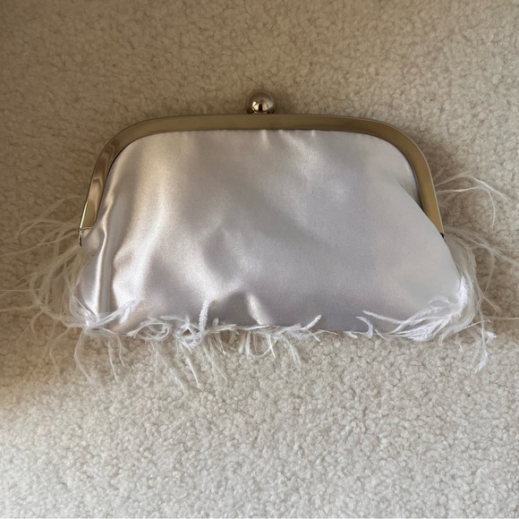 NWT 8 OTHER REASONS
Feather Bag With Pearl Handle Elegant  White Clutch - Picture 3 of 5